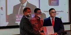 Sandiaga Uno Raih Penghargaan Halal Travel Personality of The Year