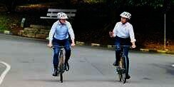 Girang Diajak Main Sepeda Bambu, PM Australia: 'You Will See Me Riding'
