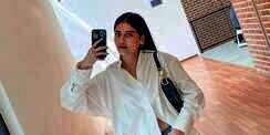 Gaya Sabrina Chairunnisa Padukan Crop Blazer dan Medium Skirt, Bisa Jadi Inspirasi Outfit ke Kantor