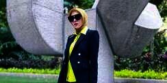 OOTD Tabrak Warna ala Syahrini, Gayanya Cetar Banget!