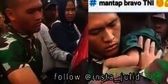 Viral Aksi Heroik Anggota TNI Pecahkan Kaca Mobil Selamatkan Bayi yang Terkunci, Warganet: Tampan dan Berani
