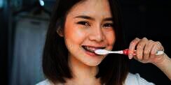 Beri Jeda 30 Menit Bila Ingin Sikat Gigi Setelah Makan