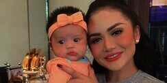 Hibur Ameena Sang Cucu, Krisdayanti Sampai Split