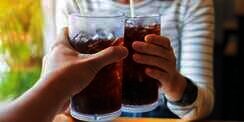 Pria Kecanduan Soda, Minum 10 Liter Per Hari Selama 20 Tahun