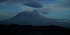 Pulau Misterius dan Terpencil di Selatan Australia Ini Gabungan antara Api dan Es, Selalu Tertutup Awan Sepanjang Tahun