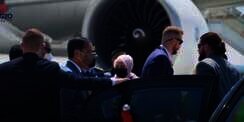 Terkuak, Sosok Bule Gondrong yang Kawal Ketat Jokowi di Bandara Polandia
