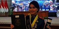 Kisah Gadis Anak Tukang Servis Jam Jadi Lulusan Terbaik AAL, Saban Bulan Sisihkan Uang Saku Buat Keluarga