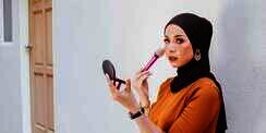 Trik Jitu Retouch Makeup Tanpa Membuat Riasan Terlihat Cakey