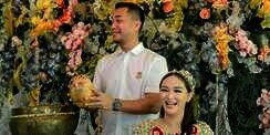 Di Tengah Suami Digugat Soal Pengakuan Anak, Zaskia Gotik: `Ku Mencintaimu Suamiku`