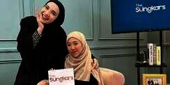 Cantiknya Kiky Saputri Berpenampilan Hijab Bareng Zaskia Sungkar