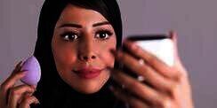 Atasi Makeup yang Hancur Akibat Keringat dengan 2 Produk