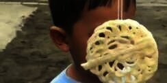 Kocaknya Bocah Lomba Makan Kerupuk Pakai Galau