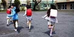 Kebiasaan Anak-anak Jepang Berjalan Ternyata Beda dengan Anak Negara Lain