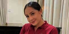 Harga Topi Nagita Slavina Saat Foto Bareng Fans Bisa Borong Nasgor Segerobak di Belakangnya