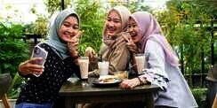 [KUIS] Ayo Tebak Karakter Kamu Ketika Kumpul Bareng Bestie, Si Sabar atau Si Rempong?