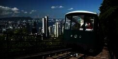 Hong Kong Peak Tram yang Ikonik Kembali Beroperasi dengan Tampilan Baru