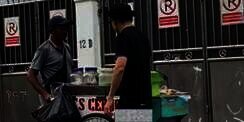 Pria Misterius Taruh Amplop di Gerobak Tukang Es Cendol, Isi Pesan di Dalamnya Menyentuh Hati