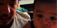 Gemas Maksimal, Video Bayi Susah Payah Tiru Ayahnya Push Up