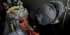 Set Sat Set! Trik MUA Bikin Tampilan Pengantin Tetap Sempurna Meski Punya Waktu Singkat