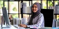 Tips Memilih Outfit Hijab Sesuai Dresscode Kantor