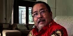 Potret Rumah Rano Karno yang Didesain Ala Perkampungan, Ada Oplet Si Doel Seharga Rp 1 Miliar!