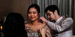 Sisca Kohl Tampil dengan Makeup Lebih Bold di Acara Kalungan