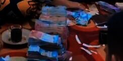Viral Video Keluarga Pengantin Bugis Ramai-ramai Hitung Uang Passolo Nyaris Rp500 Juta