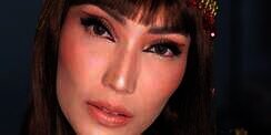 Ayu Dewi Jadi Cleopatra, Riasan Matanya Dramatis