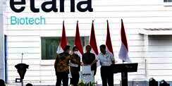 Pabrik Vaksin Covid-19 mRNA Berdiri di Pulogadung, Jokowi: `Tahu-Tahu Jadi, Saya Senang Kayak Gini`