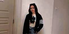Gaya Momo Geisha bak ABG, Padukan Crop Jacket dan High Waist Jeans