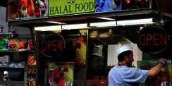 6 Cara Memilih Makanan Halal Saat Traveling
