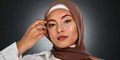Tutorial Hijab Segiempat Bergaya Drapery yang Elegan