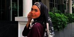 Cara Memanfaatkan Karet untuk Styling Kerudung Segiempat