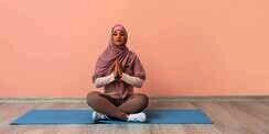 Hilangkan Stres dan Tenangkan Diri dengan 3 Gerakan Yoga Ini