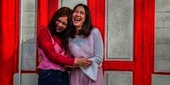 34 Tahun Bersahabat Wajahnya Seperti Kembar, Dua Wanita Ini Kaget setelah Lihat Hasil Tes DNA