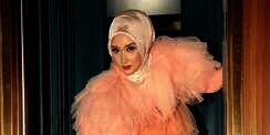 Glamornya Dian Pelangi Pakai Outfit Hitam Full Payet