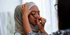 Trik Mencegah dan Atasi Eyeshadow yang Mengotori Wajah