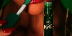Kylie Jenner Rilis Lip Tint yang Bisa Berubah Warna, Terinspirasi dari Lipstik Arab?