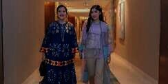 Potret Kahiyang Ayu dan Erina Gudono Tampil Kompak Kenakan Busana Biyan, Parasnya Disebut Bak Kakak Adik!