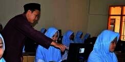 Sudah Naik Kelas, Banyak Pejabat Menyekolahkan Anak ke Madrasah
