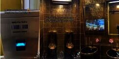 Awalnya Kesal Masuk Toilet Umum Bayar Rp6 Ribu, Pria Ini Melongo Lihat Interiornya bak Istana Firaun