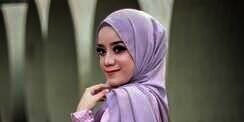 Aplikasikan Highlighter dengan Cara yang Tepat untuk Membuat Mata Tampak Segar