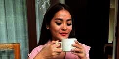 Gaya Mantan Istri Vincent Raditya, Anggun dan Awet Muda