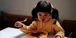 Tak Disangka, Anak Makan Berantakan Punya Efek Positif