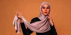 Lakukan Ini Agar Jarum Pentol Tidak Terasa Sakit Saat Memakai Hijab