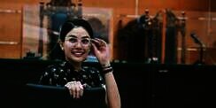 Penampilan Maksimal Nikita Mirzani di Persidangan: Dress Hitam, Berkacamata, Dipadukan High Heels