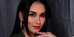 Gemasnya Sandal Karet Ayu Ting Ting, Intip Harganya