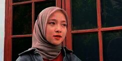 Bagikan Tutorial Hijab, Tahi Lalat di Atas Bibir Nissa Sabyan Bikin Salfok