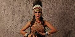Pesona Sederet Seleb Cantik Kenakan Baju Adat Papua
