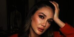 Mewahnya Gaun Luna Maya. Bertabur Payet Pink dan Oranye